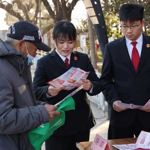 让法治精神在基层扎根生长 ——荥阳法院“基层行”普法活动走进群众身边 ...